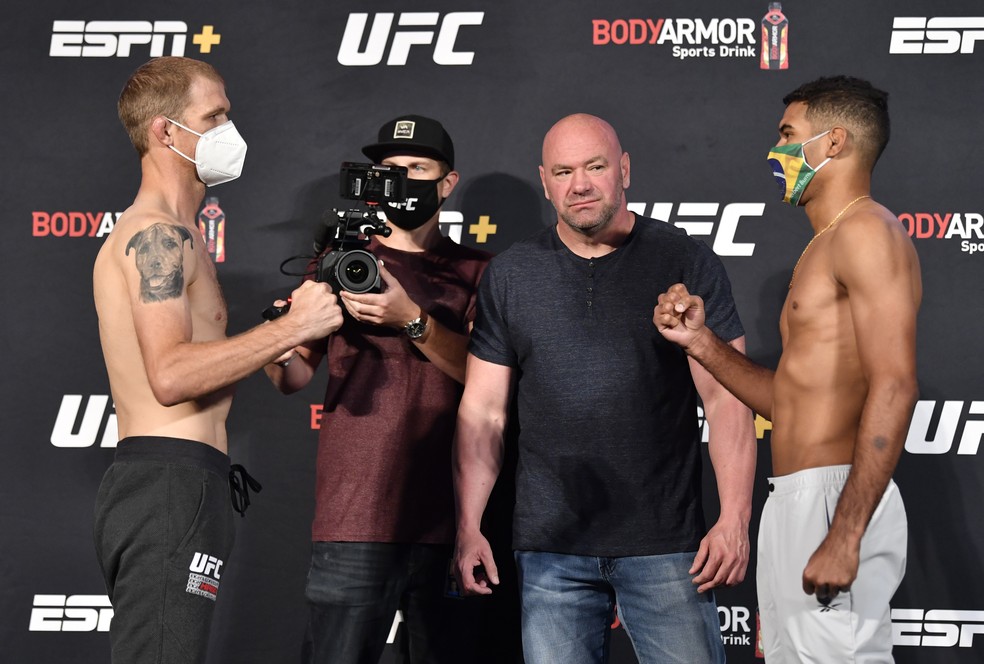 Evan Dunham e Herbert Burns abrem o card preliminar do UFC 250 — Foto: Getty Images