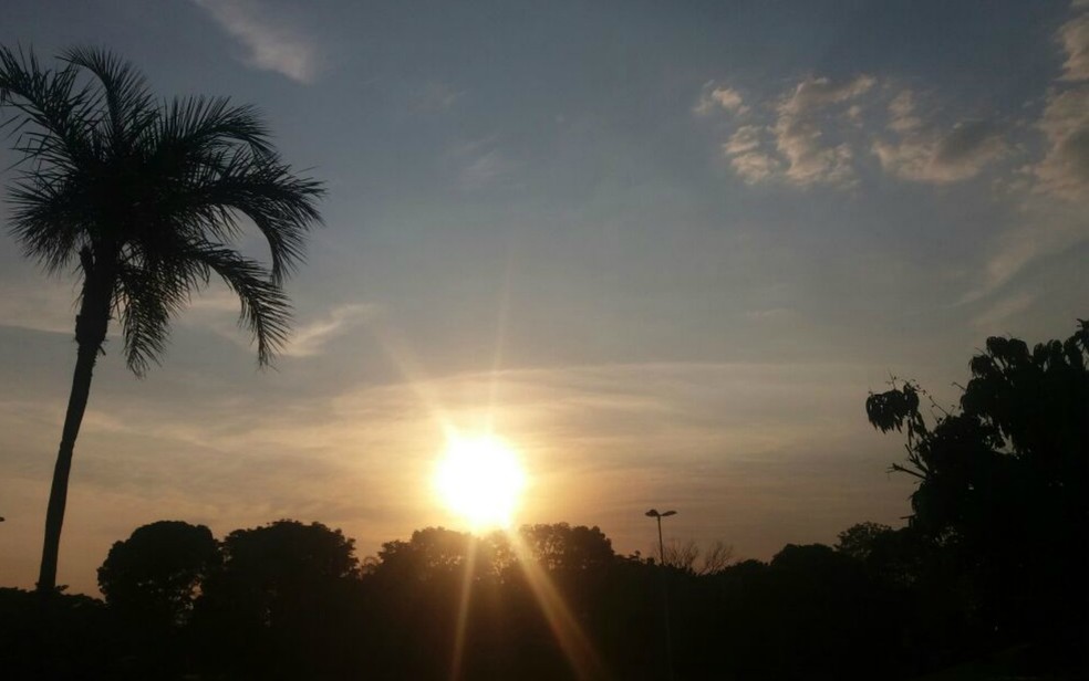 Sol predominou nesta terça-feira em Campo Grande — Foto: Carla Salentim/G1 MS