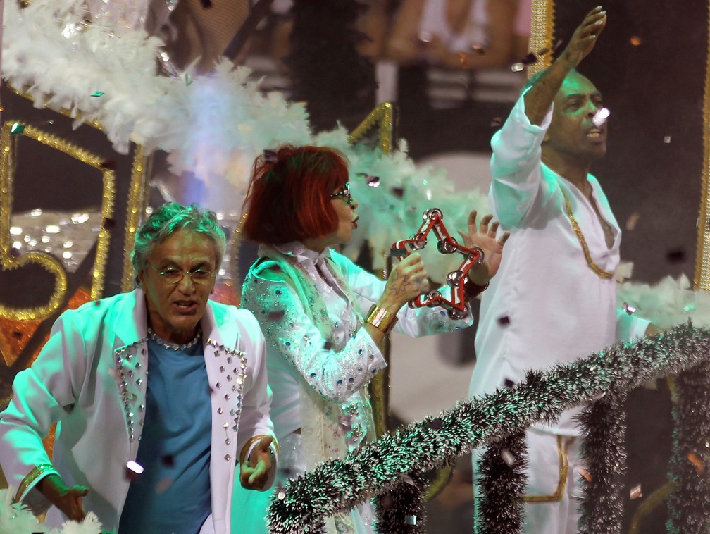Caetano Veloso, Rita Lee e Gilberto Gil durante desfile da Águia de Ouro no Sambódromo do Anhembi, em São Paulo, em 19 de fevereiro de 2012 — Foto: Paulo Whitaker/Reuters/Arquivo