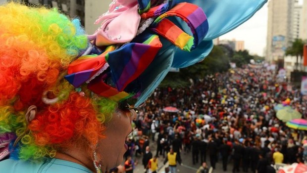 A Parada do orgulho LGBT de São Paulo homenageou em 2019 os 50 anos da revolta de Stonewall (Foto: Rovena Rosa/Agência Brasil)