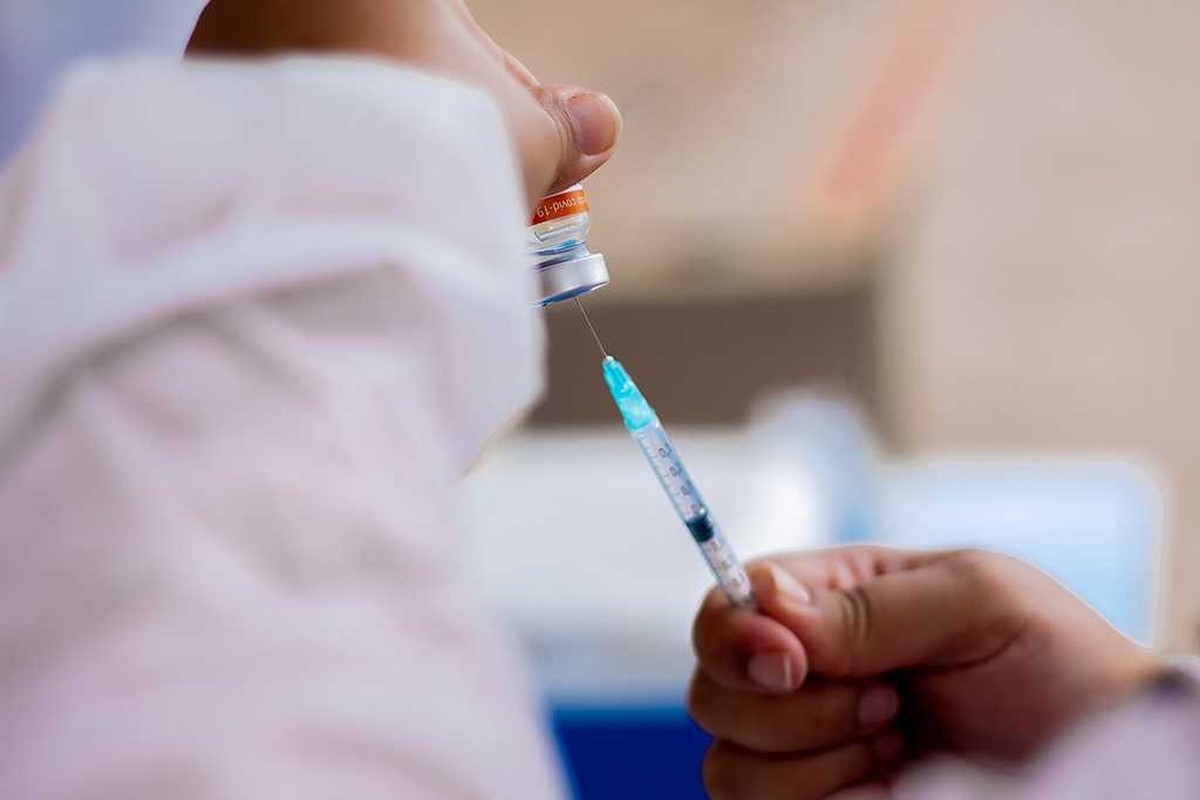 Rio recebe 115 mil doses de vacina contra a Covid e garante calendário de vacinação até sexta