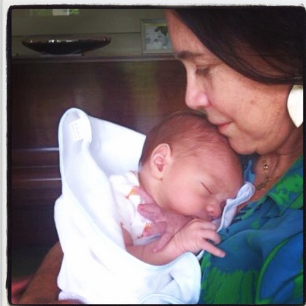 Regina Duarte e o neto (Foto: Reprodução/Instagram)