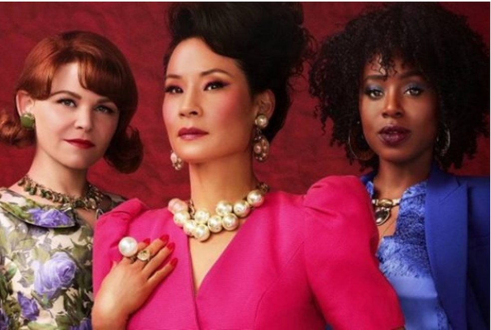  Na mesma mansão, mas em diferentes décadas, a série 'Por que as  Mulheres Matam' acompanha a vida de três mulheres casadas, interpretadas por Lucy Liu, Ginnifer Goodwin, Kirby Howell-Baptiste — Foto: divulgação