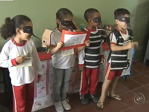 Crianças aprendem a lutar contra dengue (Foto: Reprodução / TV TEM)