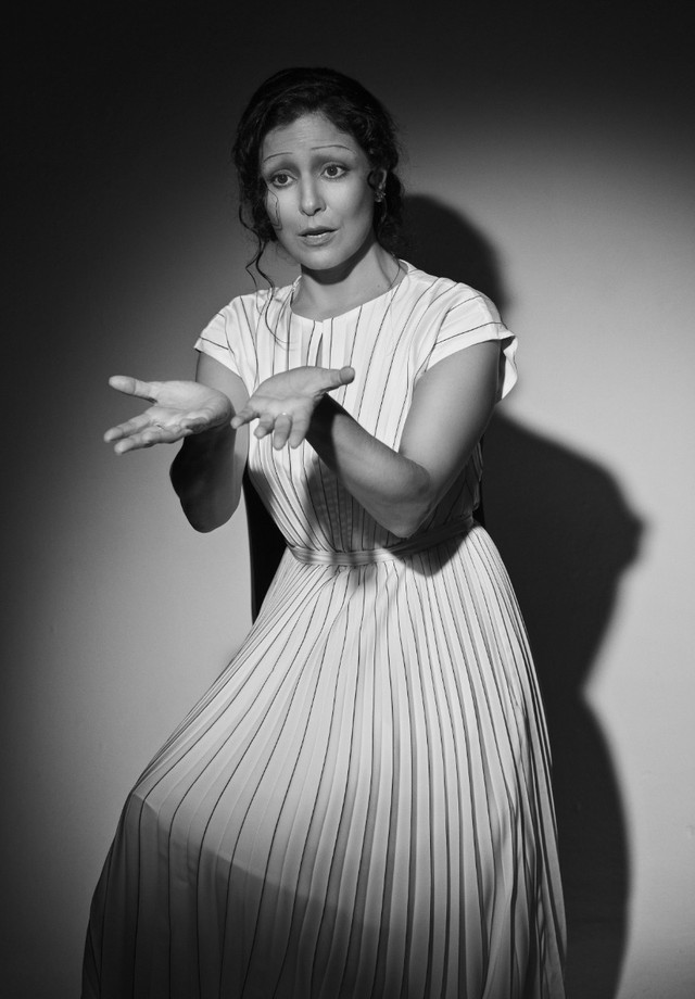 Leticia Sabatella se transforma em Edith Piaf para ensaio fotográfico (Foto: Divulgação / Livro Elas)