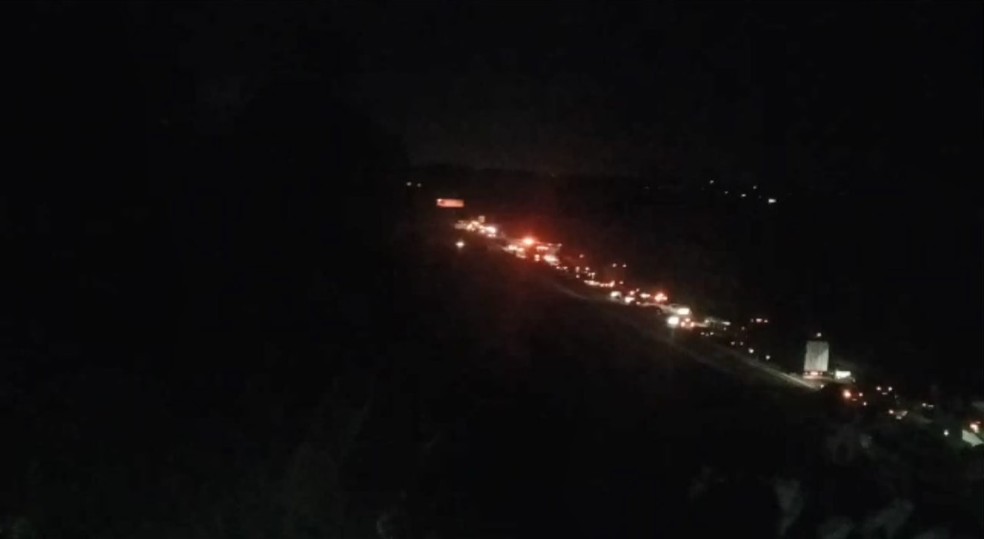 Cavalo na pista provoca acidente e deixa um ferido na Rodovia Santos Dumont, em Campinas &mdash; Foto: Joselito dos Santos/Arquivo Pessoal