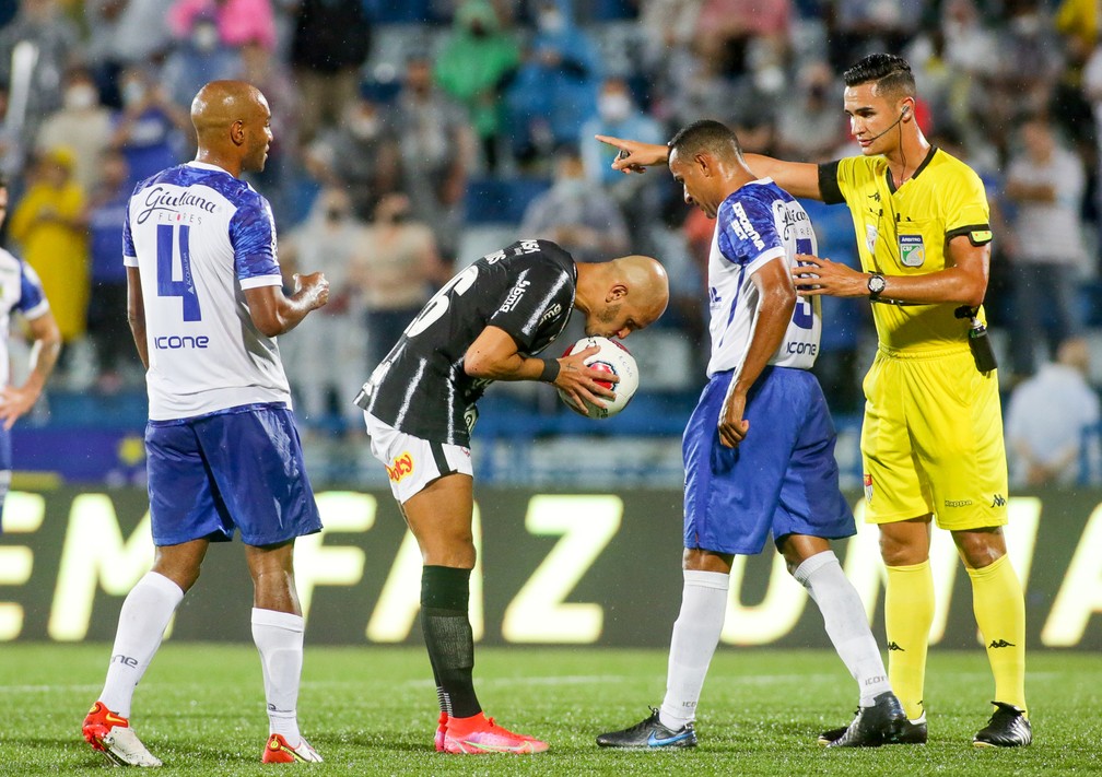 Matheus Pinto Candançan, árbitro do Dérbi, em Santo André x Corinthians — Foto: Rodrigo Coca/Agência Corinthians