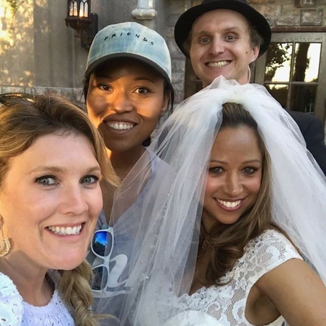 A atriz Stacey Dash vestida de noiva para novo trabalho (Foto: reprodução Instagram)