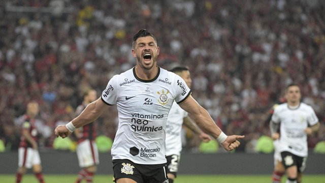Giuliano comemora o gol de empate do Corinthians 