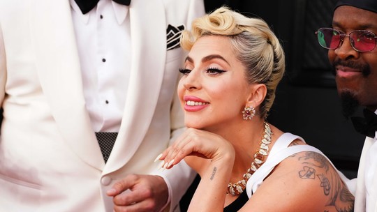 Grammy 2022: Lady Gaga chega ao tapete vermelho; confira look
