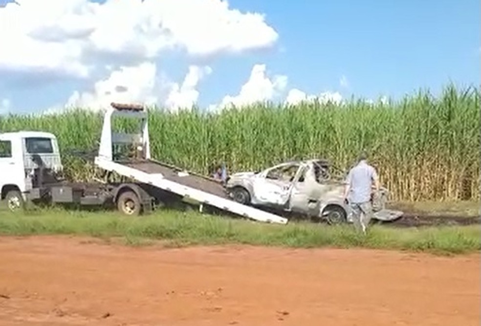 Carro é encontrado carbonizado com corpo dentro em Rio das Pedras — Foto: Arquivo Pessoal