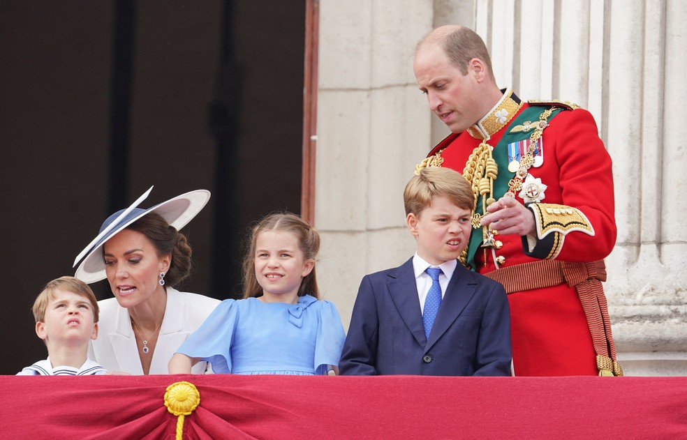William e Kate com os filhos Charlotte, George e Louis  — Foto: Jonathan Brady/Pool via REUTERS