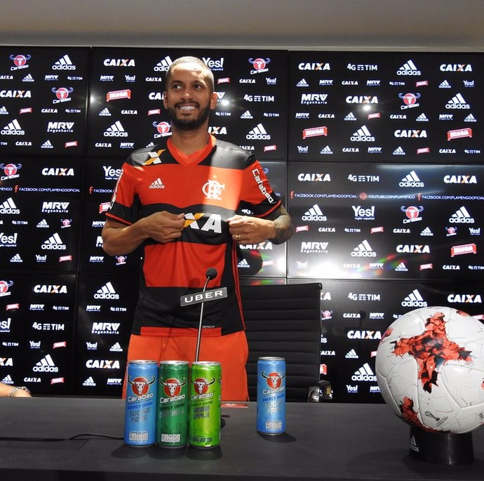 Romulo revela que pai é flamenguista e se emociona: Ele só faltou chorar