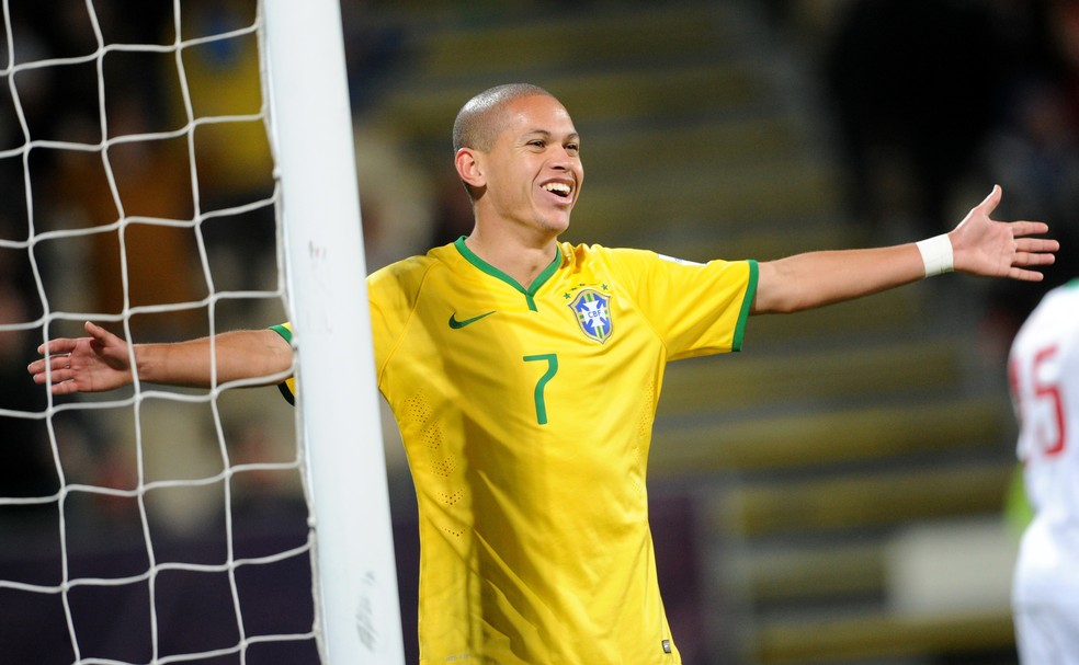 Marcos Guilherme comemora gol no Mundial pela seleção brasileira sub-20, em 2015 (Foto: AP )
