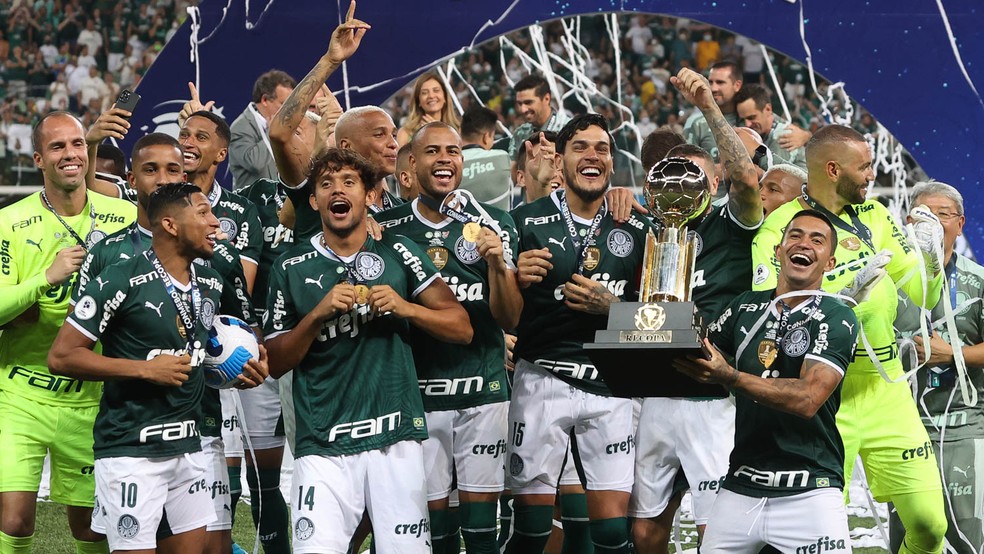 Festa dos jogadores do Palmeiras com a ta&ccedil;a da Recopa &mdash; Foto: Cesar Greco / Ag. Palmeiras
