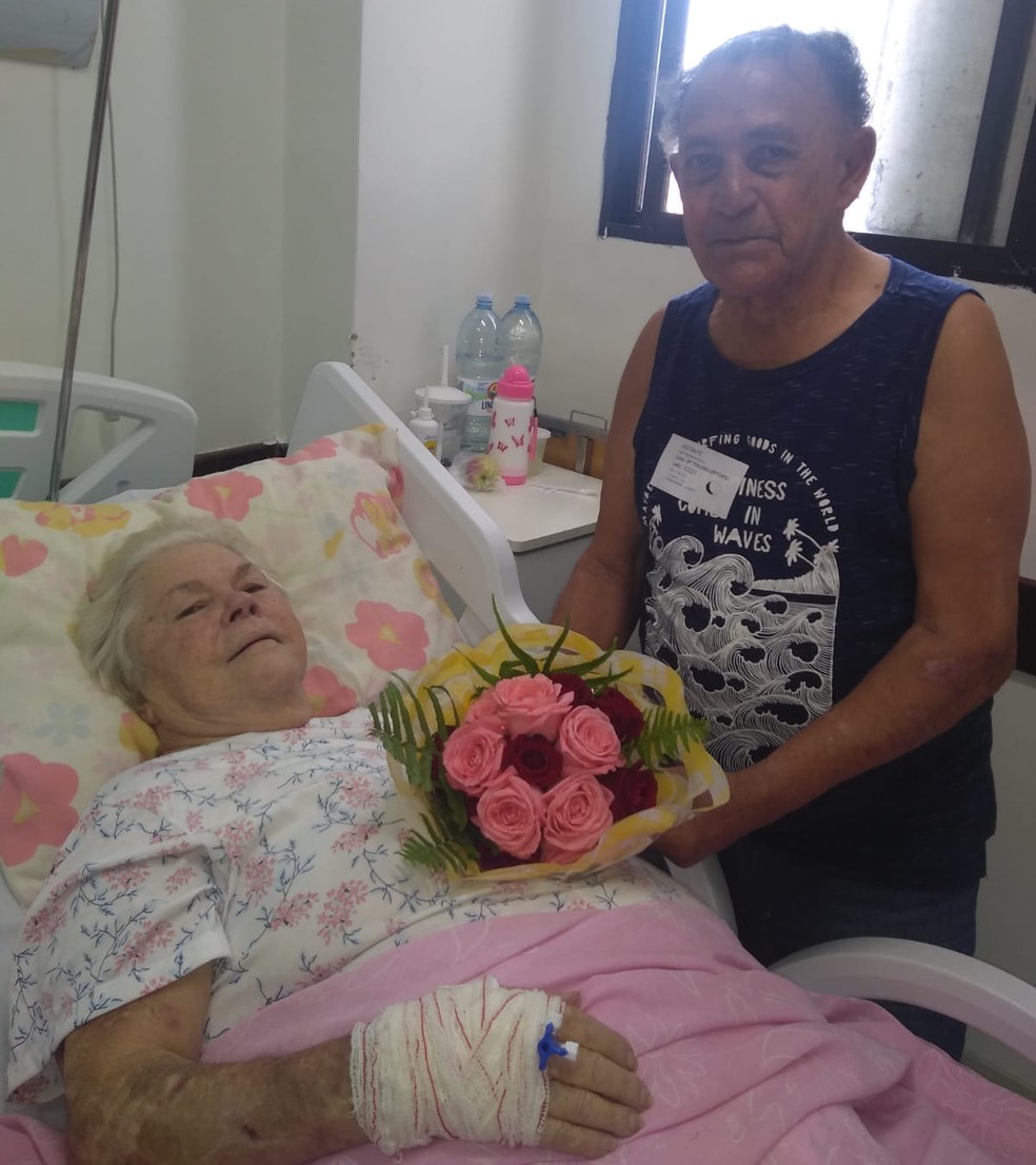 Casal de idosos completa 60 anos de casamento dentro de hospital em Praia Grande (SP) — Foto: Praia Grande Mil Grau