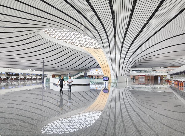 Em um design radial, o novo aeroporto de Pequim flui em direção aos portões de embarque (Foto: Hufton+Crow/Zaha Hadid Architects/Divulgação)