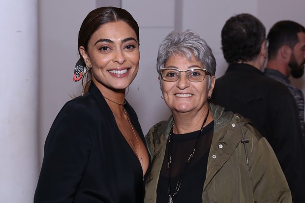 Juliana Paes e a mãe, Regina Paes (Foto: Roberto Filho / Brazil News)