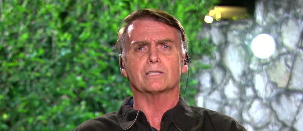 Jair Bolsonaro durante entrevista ao Jornal Nacional — Foto: Reprodução/TV Globo