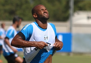 Grêmio muda tom, mira reviravolta e espera fechar fico de Fellipe Bastos