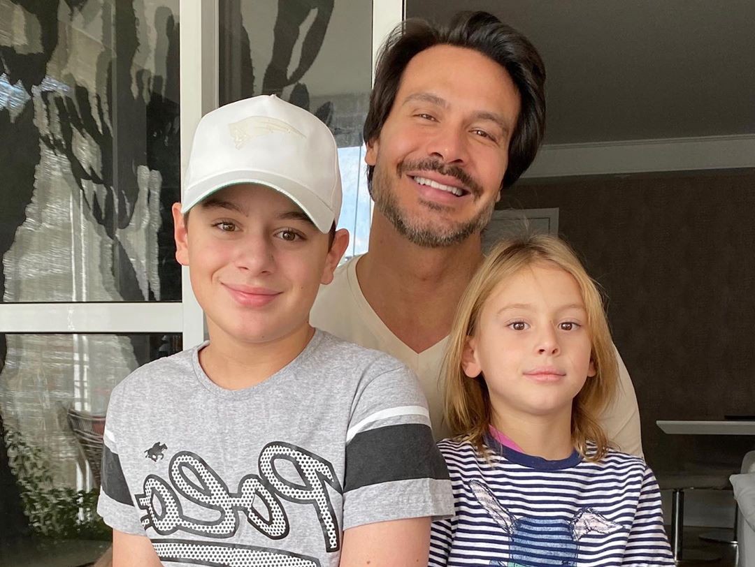 Flávio Mendonça com os filhos Nicolas e Benjamin (Foto: Reprodução/Instagram)