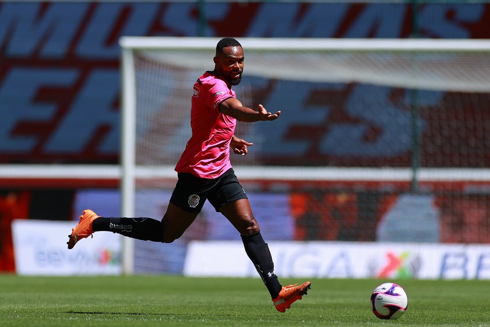 William em ação pelo Toluca: jogador está no Brasil para ser anunciado pelo São Paulo — Foto: Hector Vivas/Getty Images
