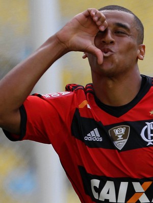 Roger Flores diz que Fla larga na frente com reservas conhecidos