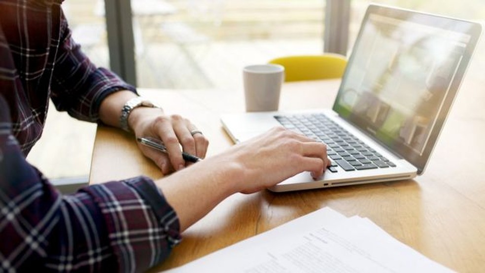 Pessoa utilizando notebook — Foto: Getty Images