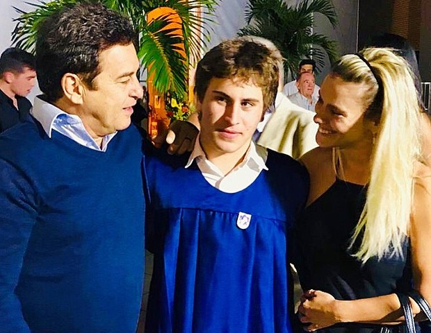 Marcos Frota com Davi e Carolina Dieckmann (Foto: Reprodução/Instagram)