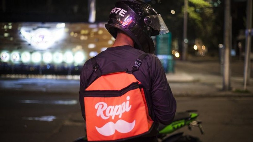 Motorista de empresa de delivery Rappi — Foto: BBC