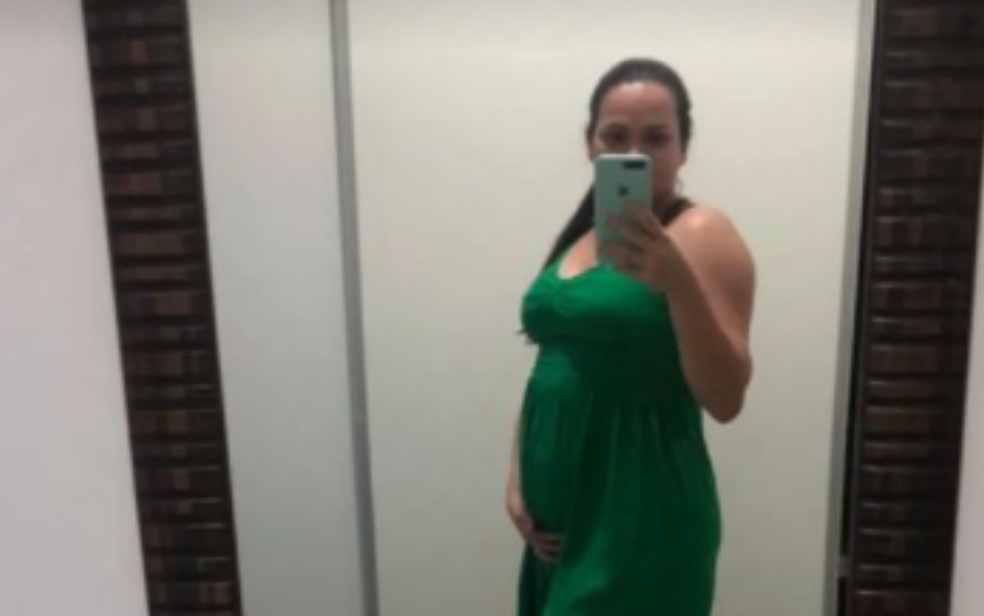 Nathany grávida das gêmeas Isabela e Gabriela; as três morreram após internação em hospital de Goiânia — Foto: Reprodução/Instagram