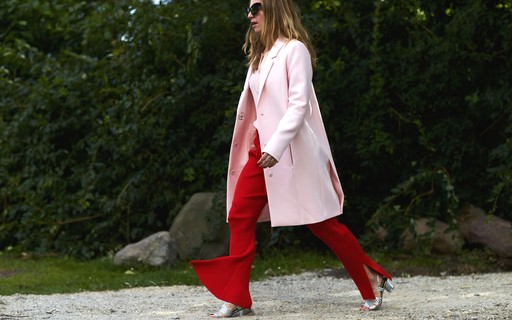 Vermelho Sangue  Blusas vermelhas, Moda retrô, Looks