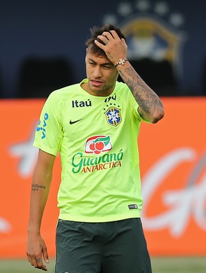 Neymar durante treino da Seleção em Santiago (Foto: Mowa Press)