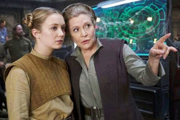 Billie Lourd e Carrie Fisher em cena de Star Wars: O Despertar da Força (2015) (Foto: Reprodução)