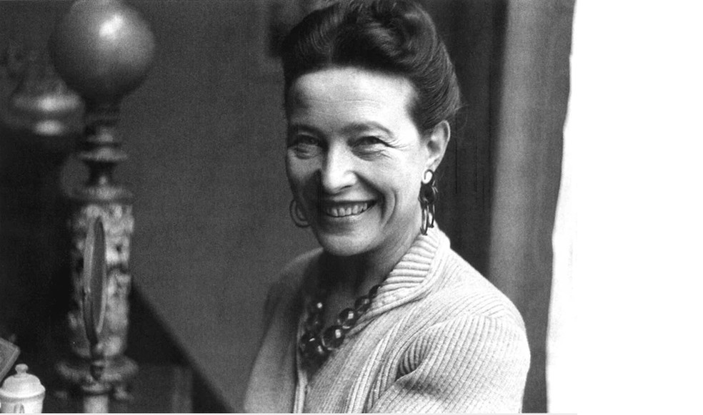 Conheça Simone de Beauvoir, romancista, filósofa, ativista. Com opiniões políticas transgressoras, teve grande influência no pensamento existencialista e na teoria feminista — Foto: Divulgação