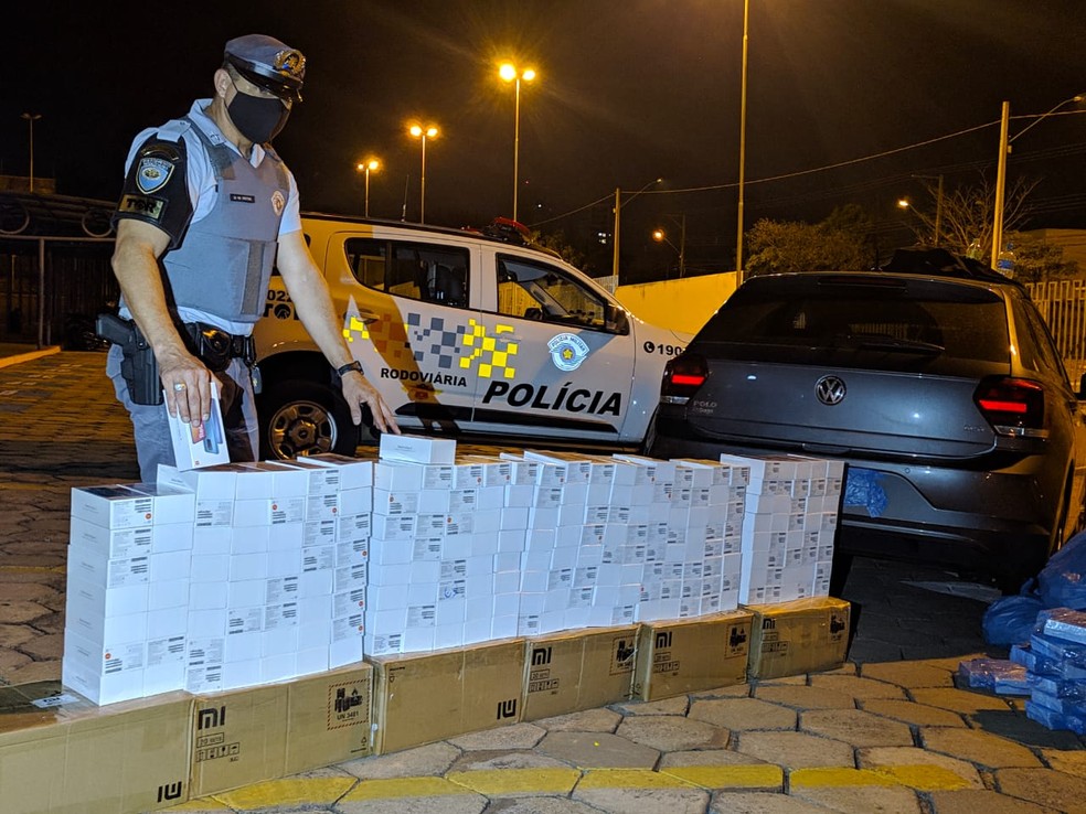 Celulares e receptores de TV foram apreendidos em Indiana — Foto: Polícia Rodoviária