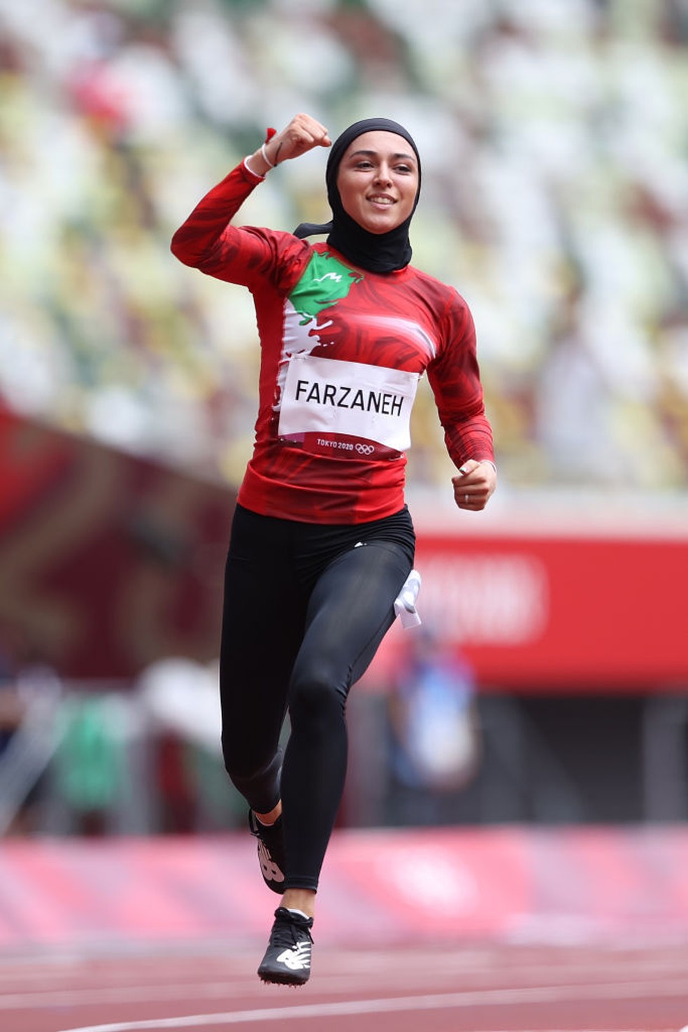 A iraniana Fasihi Farzaneh nos 100m — Foto: Michael Steele/Getty Images