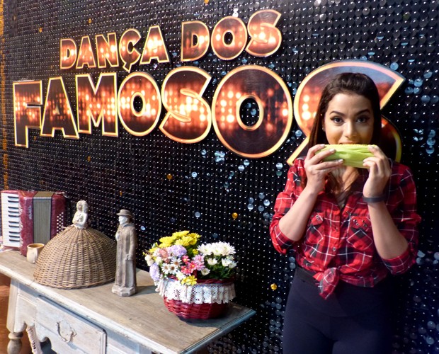 Anitta admite compulsão por milho cozido  (Foto: Domingão do Faustão/TV Globo)