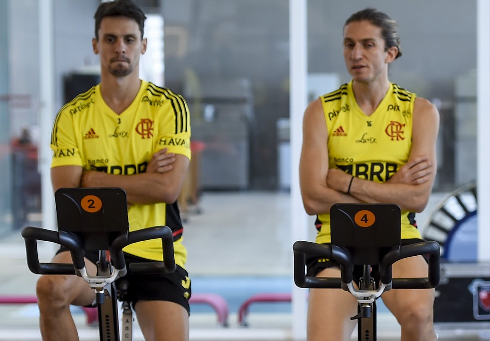 Rodrigo Caio e Filipe Lu&iacute;s n&atilde;o enfrentam a Portuguesa &mdash; Foto: Marcelo Cortes/Flamengo