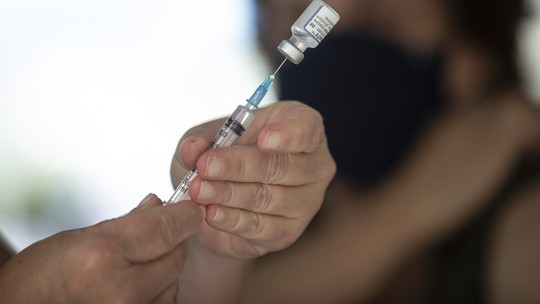 Covid-19: OMS muda recomendações sobre vacinas, aconselhando vacinação primária e um reforço