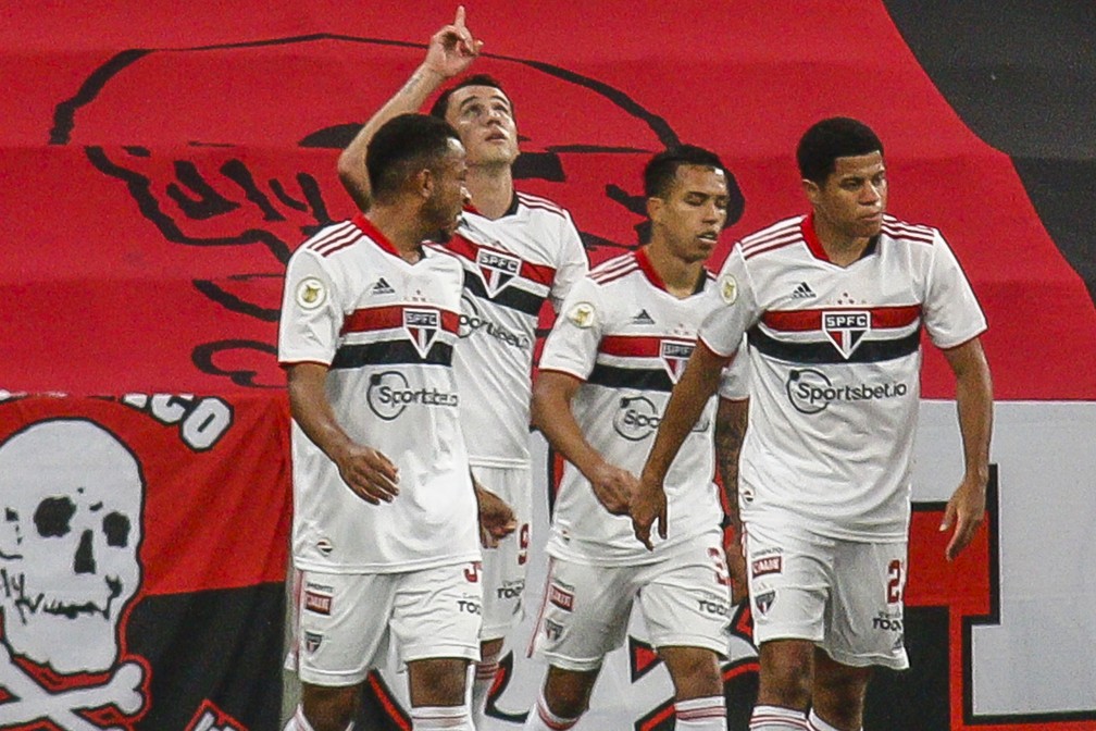 Pablo comemora gol em Athletico x São Paulo — Foto: Gabriel Machado/AGIF