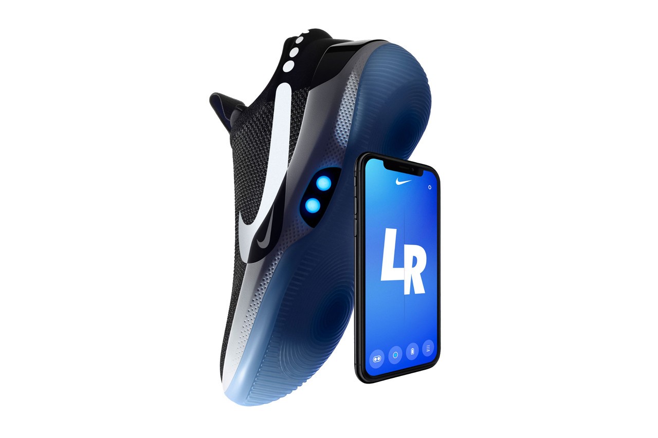 O Nike Adapt BB e seu aplicativo. Nele, o jogador pode controlar o aperto, customizar as luzes e saber informações de bateria, por exemplo (Foto: Divulgação)