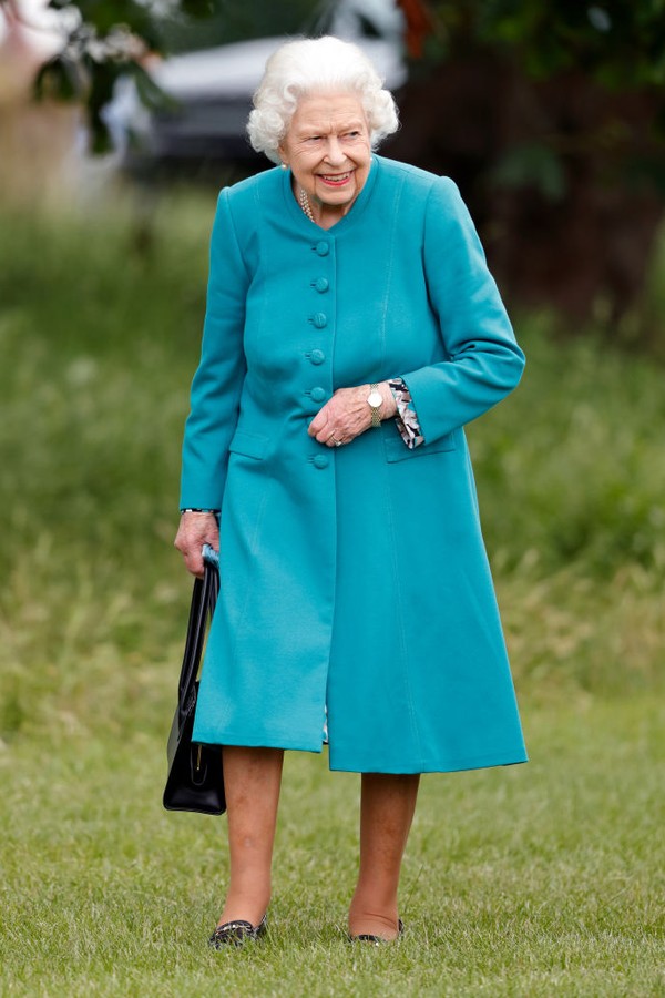 WINDSOR, UNITED KINGDOM - JULY 01: (EMBARGOED FOR PUBLICATION IN UK NEWSPAPERS UNTIL 24 HOURS AFTER CREATE DATE AND TIME) Queen Elizabeth II attends day 1 of the Royal Windsor Horse Show in Home Park, Windsor Castle on July 1, 2021 in Windsor, England. (P (Foto: Getty Images)