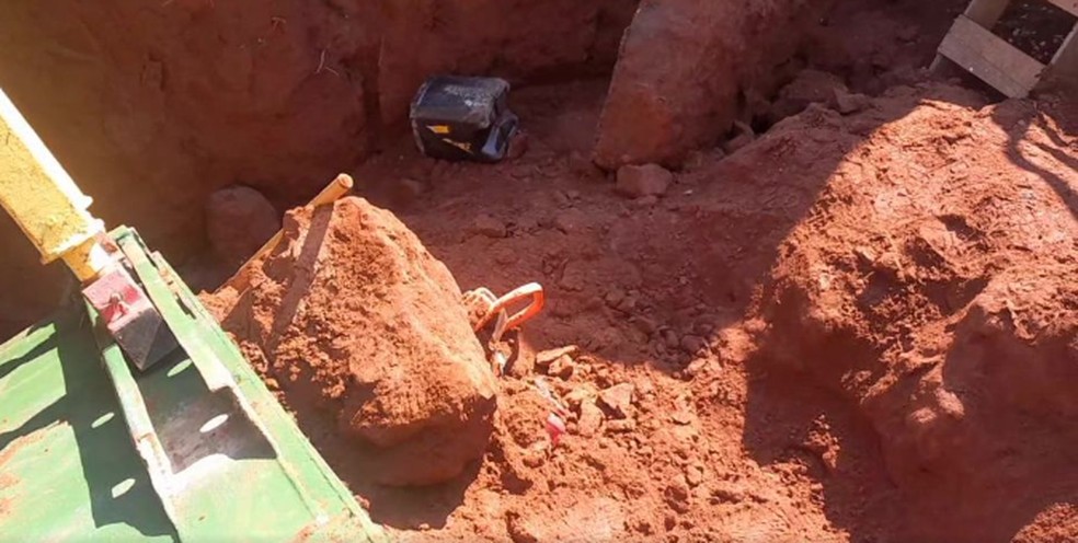 Trabalhador morre após ser soterrado em tubulação em Ibitinga (SP) — Foto: De Olho na Cidade Ibitinga/Reprodução