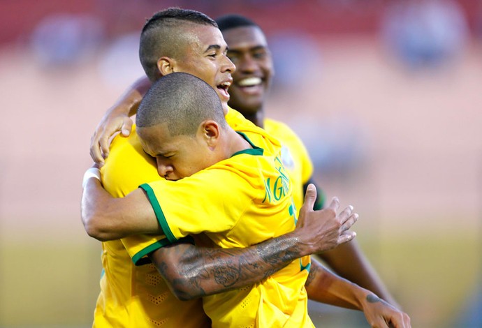 Marcos Guilherme e Kenedy comemoração Brasil Sub-20 (Foto: Agência Reutes)