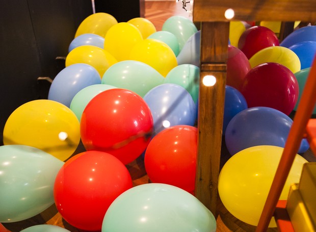 Sem bexigas a festa fica incompleta, não é mesmo? Espalhe os balões no chão para surpreender e divertir seus convidados.   (Foto: Divulgação/Sandra Pagano)