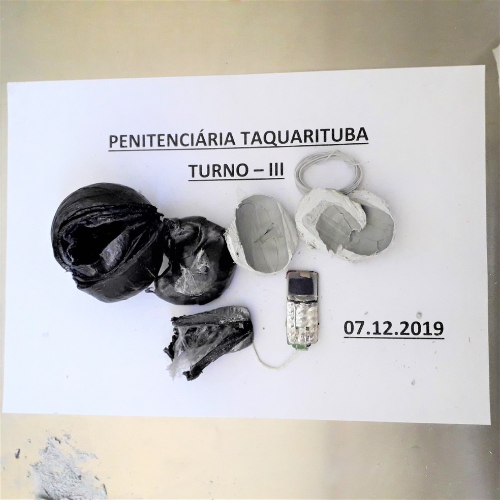 Mulher tentou entrar em penitenciária de Taquarituba (SP) com celular nas partes íntimas — Foto: SAP/Divulgação