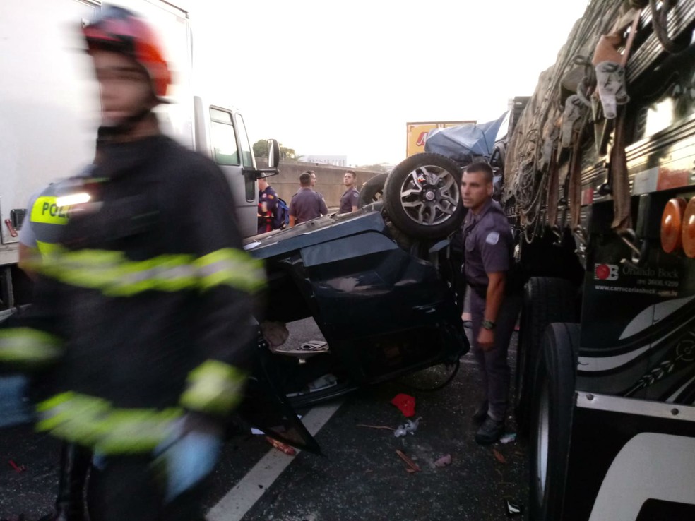Engavetamento interdita a Rodovia Raposo Tavares e provoca mortes em Sorocaba — Foto: Arquivo Pessoal