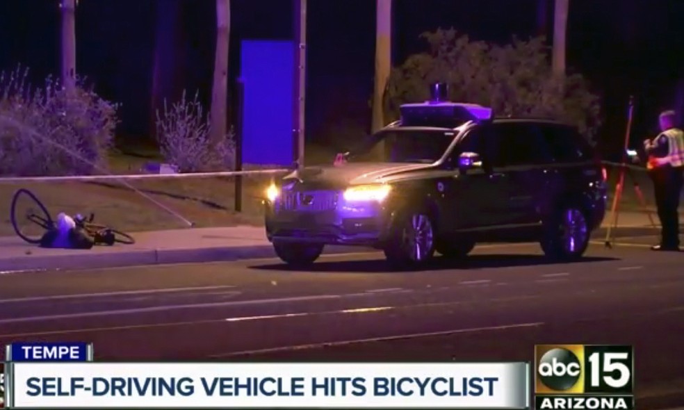 Imagem divulgada pela rede ABC mostra carro autônomo do Uber depois de atropelar e matar uma mulher na semana passada (Foto: ABC-15.com via AP)