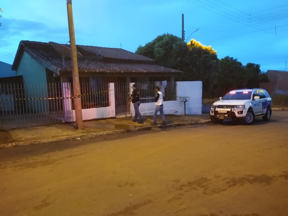 Marido não aceitou separação, se trancou em casa, colocou fogo e foi preso em Pedra Preta — Foto: Polícia Militar de Pedra Preta/Divulgação